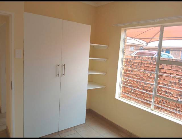 2 BEDROOM SECTIONAL TITLE FOR SALE IN GREENHILLS